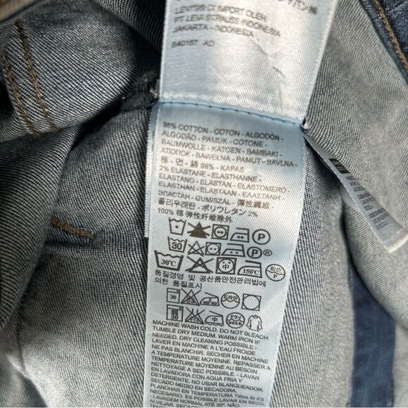 Levi’s Women’s Original Distressed Trucker Jacket Size 2x Cotton Stretch Denim - Picture 7 of 7